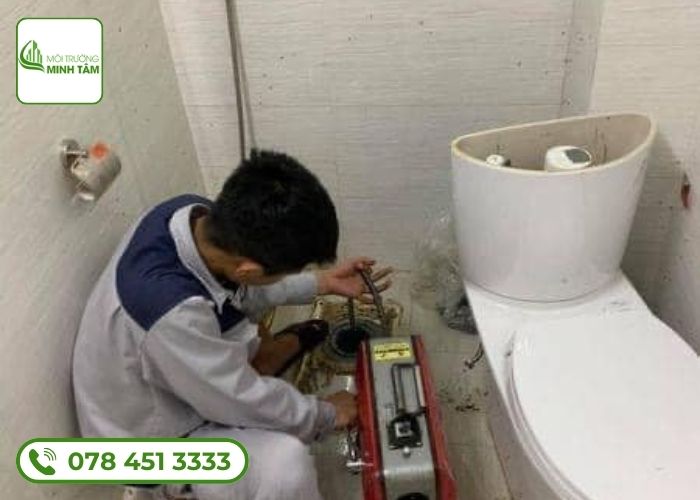 Thông bồn cầu nghẹt tại Bình Thuận Môi Trường Minh Tâm (10)