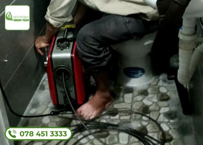 Thông bồn cầu nghẹt tại Bình Thuận - Giá rẻ nhất 2025 28 Thông bồn cầu nghẹt tại Bình Thuận Môi Trường Minh Tâm (8)
