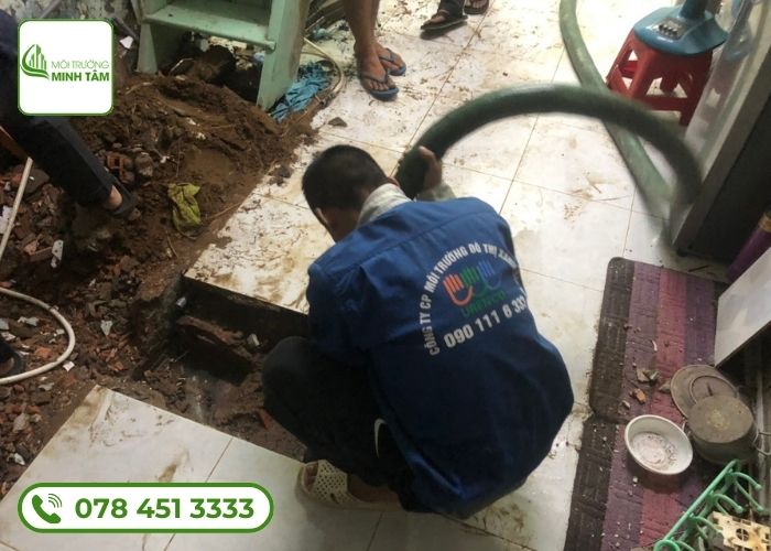Hút bể phốt tại Mê Linh - Đội xe chuyên dụng Minh Tâm 25 Dịch vụ hút bể phốt tại Mê Linh Môi Trường Minh Tâm (11)