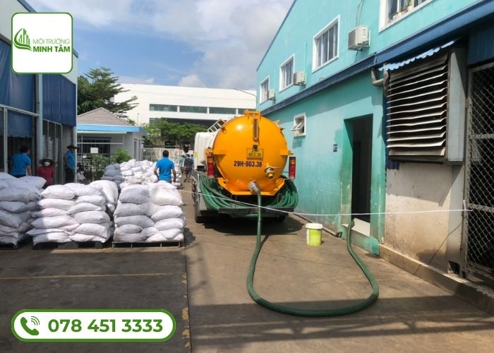 Hút bể phốt tại Mê Linh - Đội xe chuyên dụng Minh Tâm 21 Dịch vụ hút bể phốt tại Mê Linh Môi Trường Minh Tâm (7)