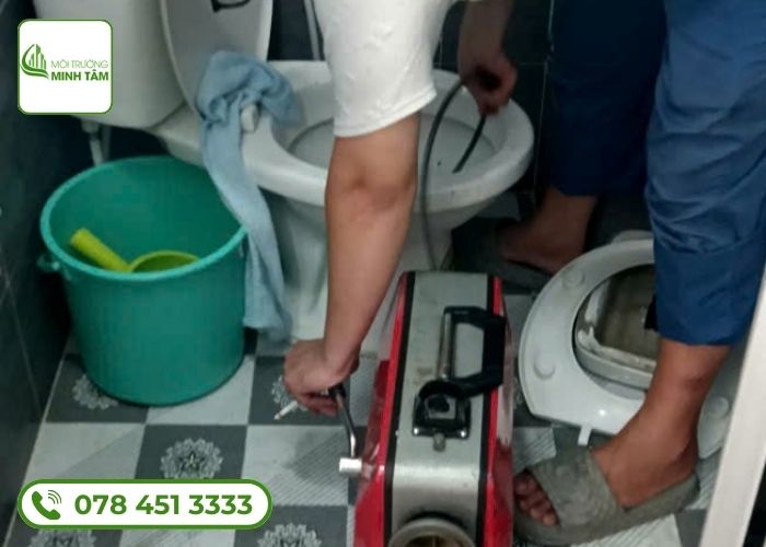 Thông tắc bồn cầu tại Thái Bình - Uy tín, giá rẻ 299K 20 Thông tắc bồn cầu tại Thái Bình Môi Trường Minh Tâm (8)