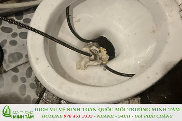 Môi Trường Minh Tâm - công ty dịch vụ uy tín, việc sử dụng công nghệ và thiết bị hiện đại giúp đảm bảo quá trình thông tắc bồn cầu diễn ra an toàn