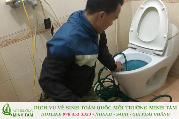 Thông tắc bồn cầu tại Long Biên - Dịch vụ chuyên nghiệp, nhanh chóng và hiệu quả 10 Nguyên nhân thường gặp của tình trạng nghẹt bồn cầu