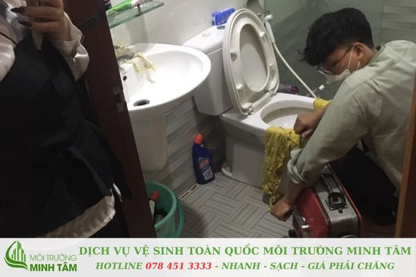 Thông tắc bồn cầu tại Long Biên - Dịch vụ chuyên nghiệp, nhanh chóng và hiệu quả 11 Cách chọn dịch vụ thông tắc bồn cầu tốt nhất tại Long Biên