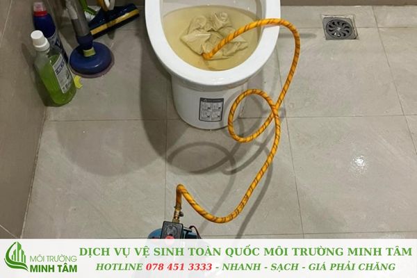 Thông tắc bồn cầu tại Đan Phượng – Dịch vụ uy tín, có mặt sau 15 phút 14 Hướng dẫn người dân cách tự xử lý bồn cầu nghẹt nhẹ tại nhà