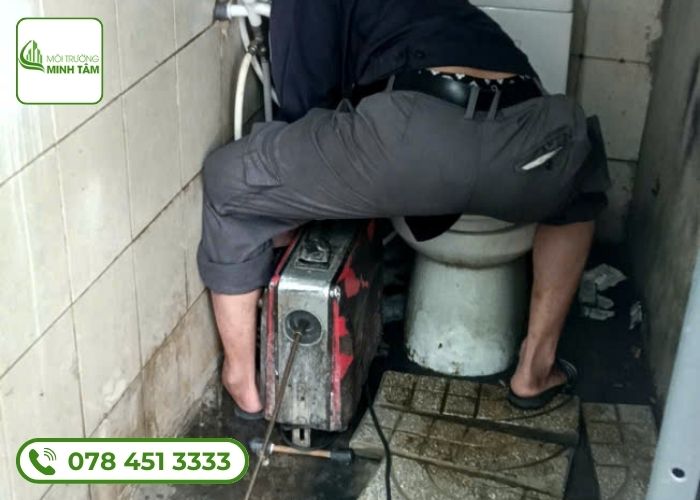 Thông bồn cầu nghẹt tại Kon Tum Môi Trường Minh Tâm (10)