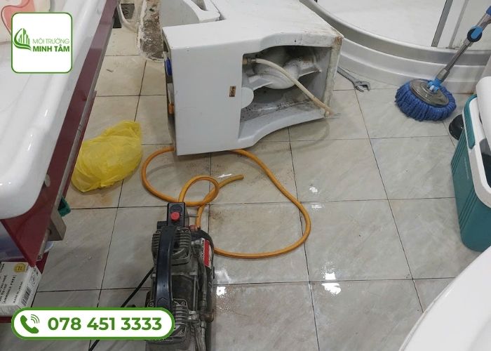 Thông bồn cầu nghẹt tại Kon Tum Môi Trường Minh Tâm (6)
