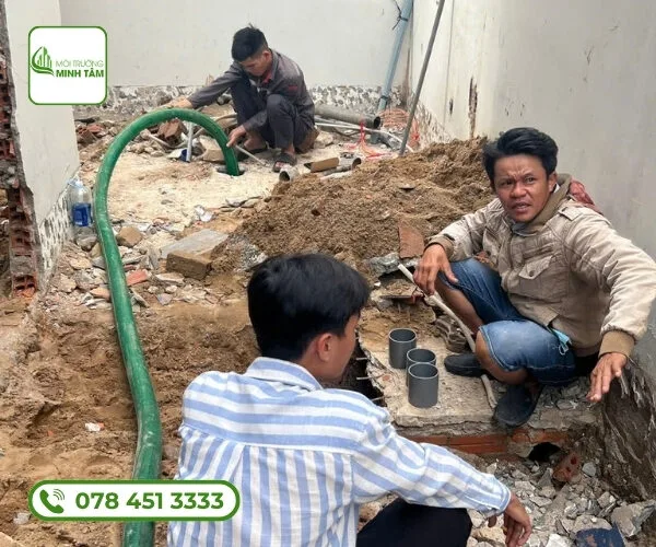Hút hầm cầu tại Bến Cát – Hút sạch tận gốc, BH lên đến 5 năm 10 hut-ham-cau-tai-ben-cat (10)