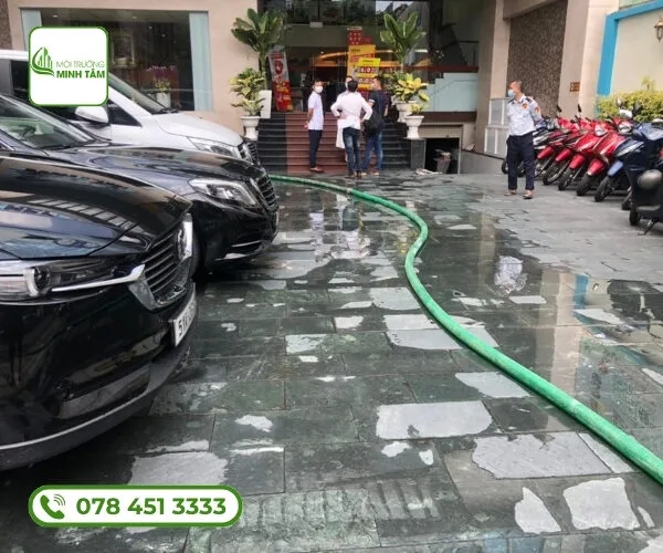 Hút hầm cầu tại Bến Cát – Hút sạch tận gốc, BH lên đến 5 năm 14 hut-ham-cau-tai-ben-cat (7)