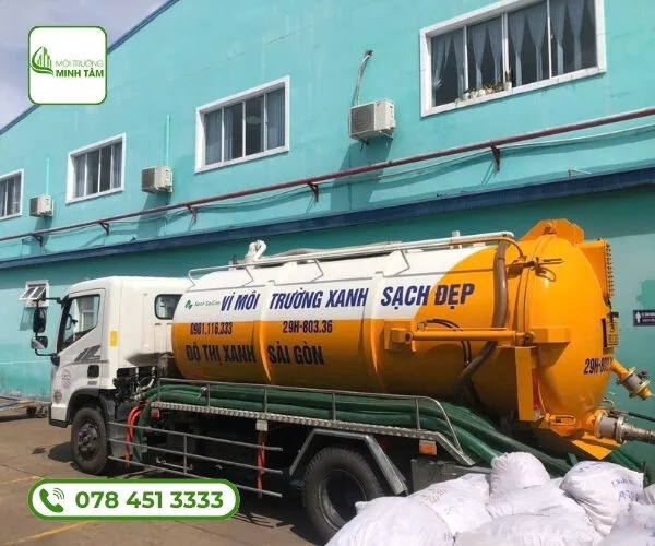 Hút hầm cầu tại Bến Cát – Hút sạch tận gốc, BH lên đến 5 năm 12 hut-ham-cau-tai-ben-cat (9)