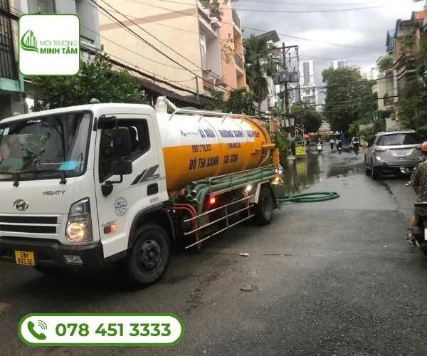 Hút hầm cầu tại Thủ Dầu Một – Xử lý sạch triệt để,BH 5 năm 15 hut-ham-cau-tai-thu-dau-mot (2)