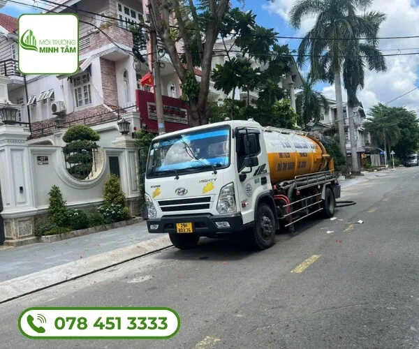 Hút hầm cầu tại Thủ Dầu Một – Xử lý sạch triệt để,BH 5 năm 16 hut-ham-cau-tai-thu-dau-mot (3)