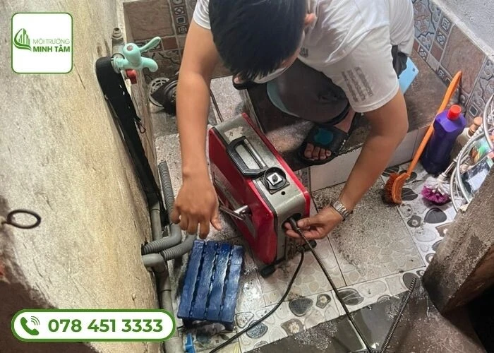 Thông cống nghẹt tại Bến Lức - Xử lý nhanh, BH 1 năm 21 thong-cong-nghet-tai-ben-luc (10)
