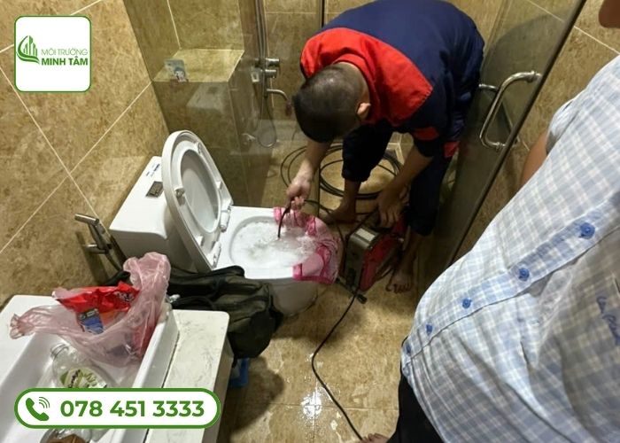 Dịch vụ thông bồn cầu nghẹt tại Đồng Nai Môi Trường Minh Tâm (2)