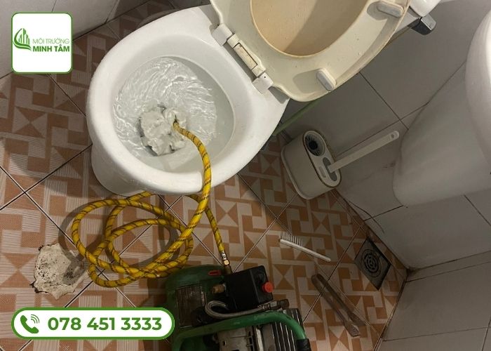 Dịch vụ thông bồn cầu nghẹt tại Đồng Nai Môi Trường Minh Tâm (4)