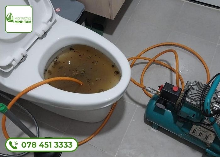 Dịch vụ thông bồn cầu nghẹt tại Phú Quốc Môi Trường Minh Tâm (2)