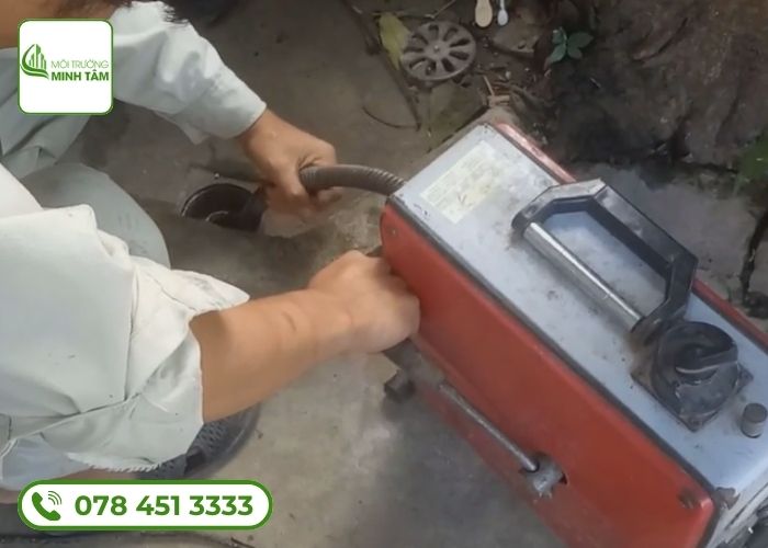 Dịch vụ thông cống nghẹt tại Đức Huệ - Môi Trường Minh Tâm (3)