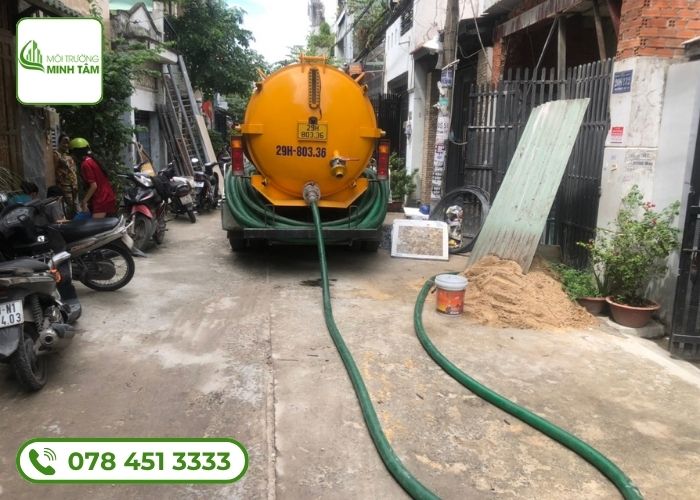 Hút hầm cầu tại Mỏ Cày Nam Môi Trường Minh Tâm (3)