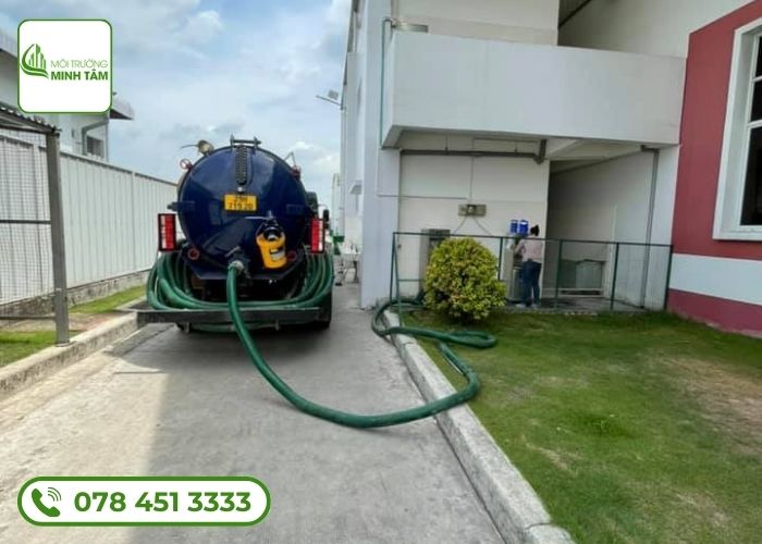 Hút hầm cầu tại Mỏ Cày Nam Môi Trường Minh Tâm (9)