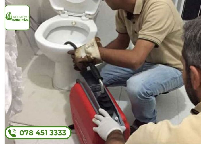 Thông bồn cầu nghẹt tại Cần Đước nhanh chóng, giá rẻ 10 Dịch vụ thông bồn cầu nghẹt tại Cần Đước - Môi Trường Minh Tâm (5)