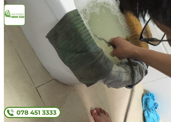 Dịch vụ thông bồn cầu nghẹt tại Biên Hòa - Môi Trường Minh Tâm (5)
