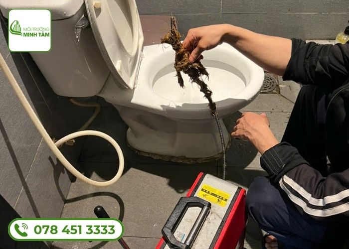 Dịch vụ thông bồn cầu nghẹt tại Châu Đức - Môi Trường Minh Tâm (4)