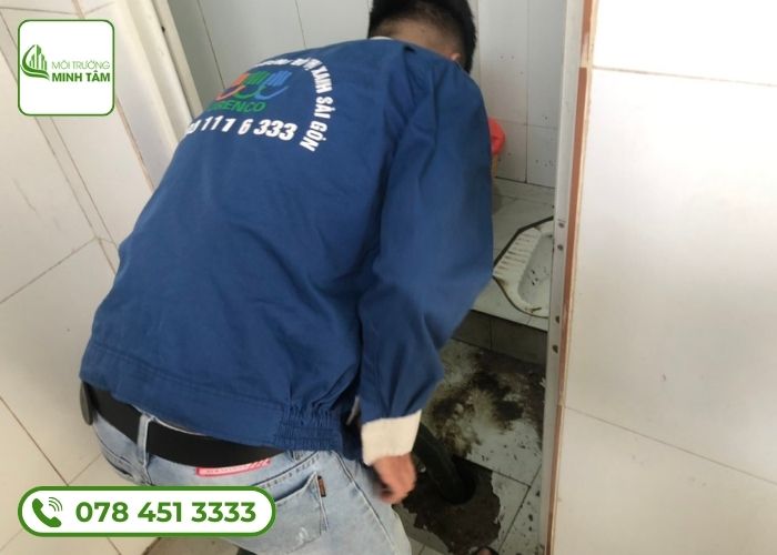 Dịch vụ thông bồn cầu nghẹt tại Dầu Tiếng - Môi Trường Minh Tâm (2)