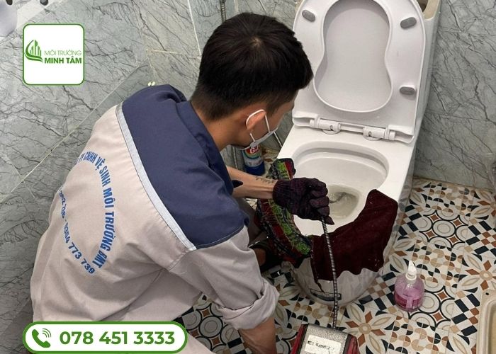 Dịch vụ thông bồn cầu nghẹt tại Mộc Hóa - Môi Trường Minh Tâm