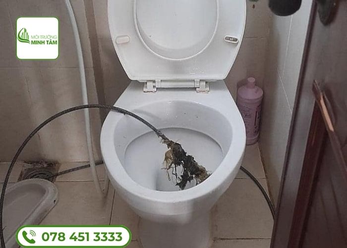 Dịch vụ thông bồn cầu nghẹt tại Tân An - Môi Trường Minh Tâm (5)