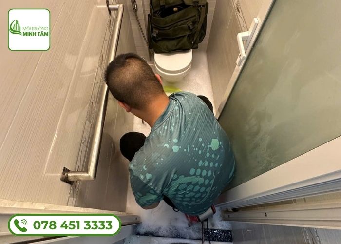 Dịch vụ thông bồn cầu nghẹt tại Trảng Bom - Môi Trường Minh Tâm (2)