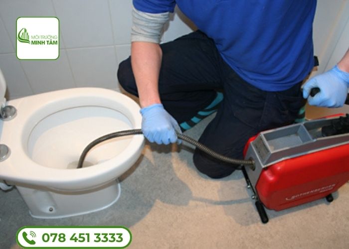 Dịch vụ thông bồn cầu nghẹt tại Trảng Bom - Môi Trường Minh Tâm (3)
