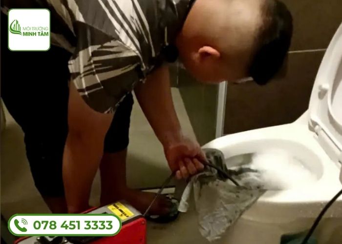 Dịch vụ thông bồn cầu nghẹt tại Bù Đốp – Môi Trường Minh Tâm