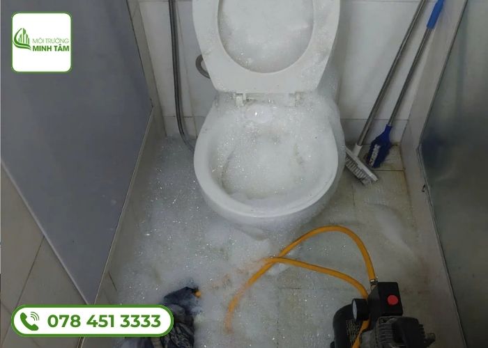Dịch vụ thông bồn cầu nghẹt tại Bù Đốp – Môi Trường Minh Tâm