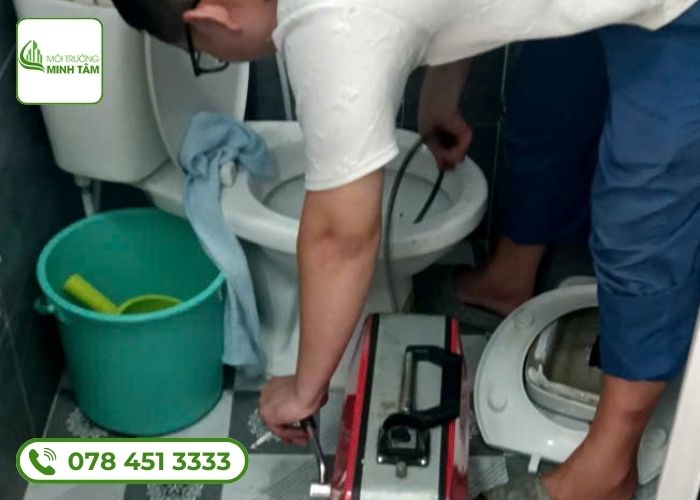 Dịch vụ thông bồn cầu nghẹt tại Bù Gia Mập – Môi Trường Minh Tâm