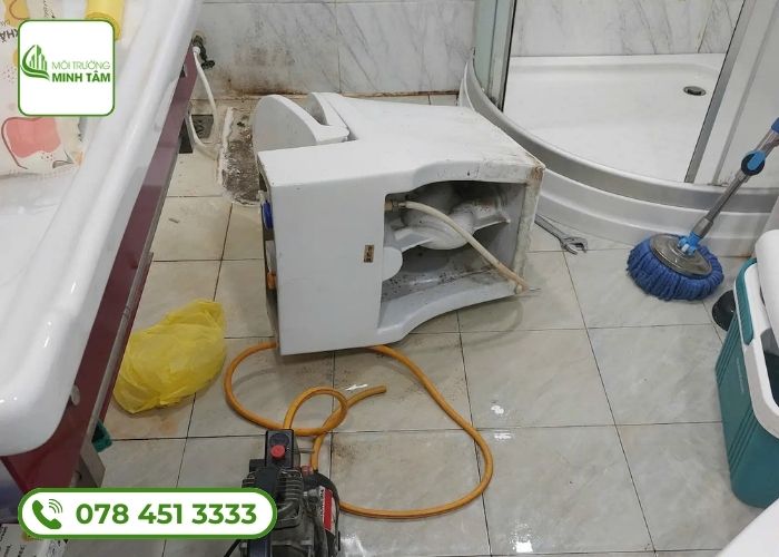 Dịch vụ thông bồn cầu nghẹt tại Hớn Quản – Môi Trường Minh Tâm