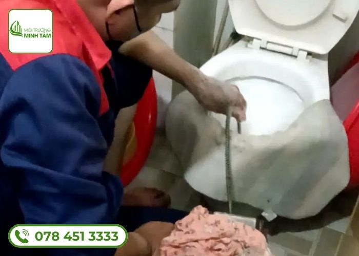 Dịch vụ thông bồn cầu nghẹt tại Lộc Ninh – Môi Trường Minh Tâm