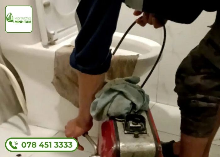 Dịch vụ thông bồn cầu nghẹt tại Lộc Ninh – Môi Trường Minh Tâm