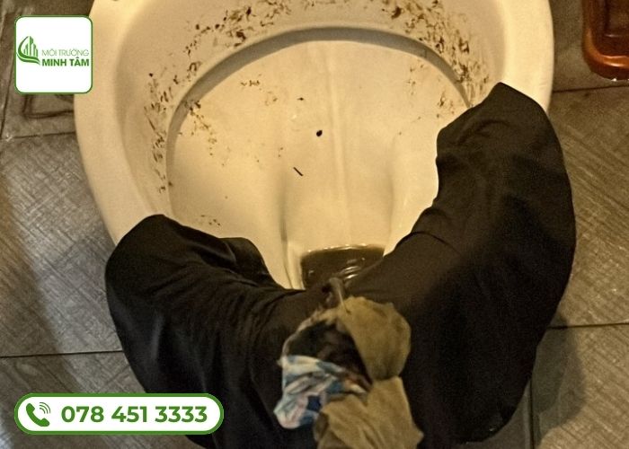 Thông bồn cầu nghẹt tại Phú Quý uy tín 🔰Sạch 100% 8 thong-bon-cau-nghet-tai-phu-quy-4