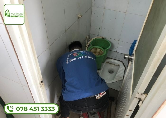 Đặc điểm nổi bật của dịch vụ thông bồn cầu nghẹt ở Phú Tân – Môi Trường Minh Tâm