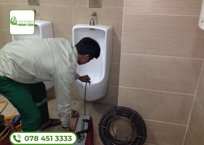 Giới thiệu quy trình thông bồn cầu nghẹt tại Tiểu Cần