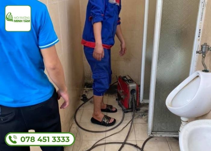 thông bồn cầu nghẹt tại Hải Lăng-1