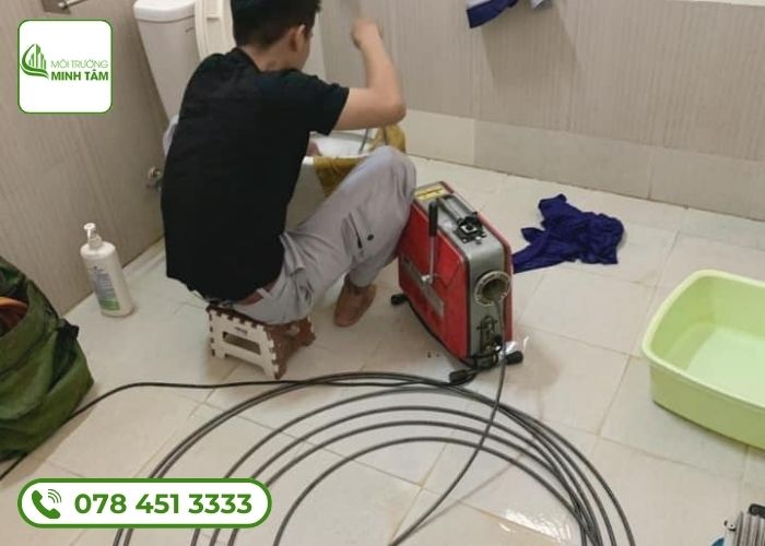 thông bồn cầu nghẹt tại Hương Sơn-4