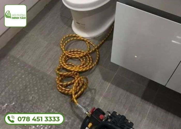 Thông bồn cầu nghẹt tại Buôn Ma Thuột – không tháo không đục, bồn cầu như mới 8 thong-bon-cau-nghet-tai-buon-ma-thuot 7