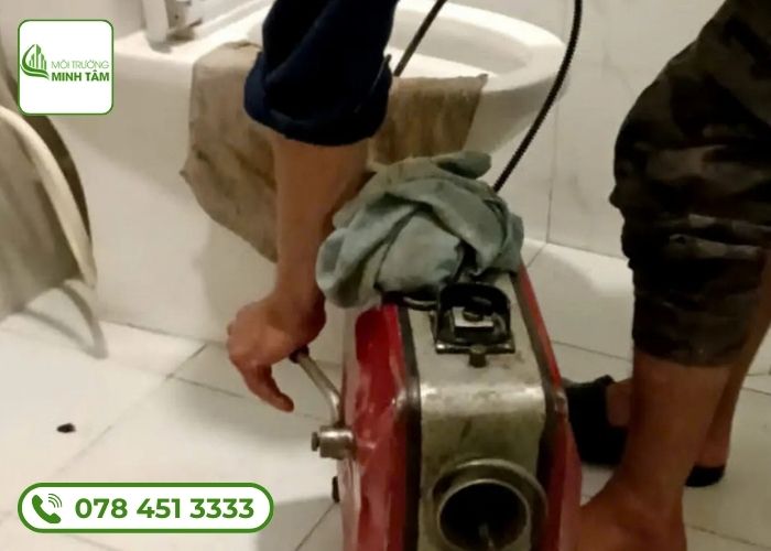 Thông bồn cầu nghẹt tại Cư M'gar – nhẹ nhàng với công trình, triệt để với tắc nghẹt 12 thong-bon-cau-nghet-tai-cu-m'gar 5