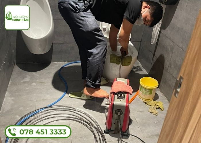 Thông bồn cầu nghẹt tại Cam Ranh, Khánh Hòa – Minh Tâm xử lý tận gốc 14 thong-bon-cau-nghet-tai-cam-ranh 8