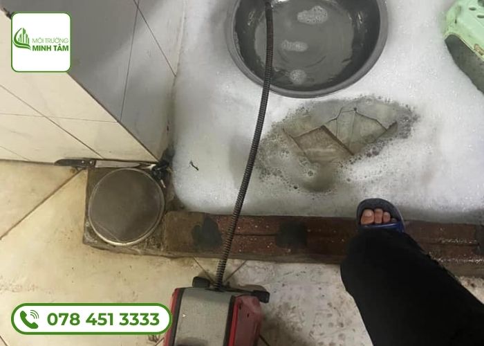 thông cống nghẹt tại Phù Cát-4