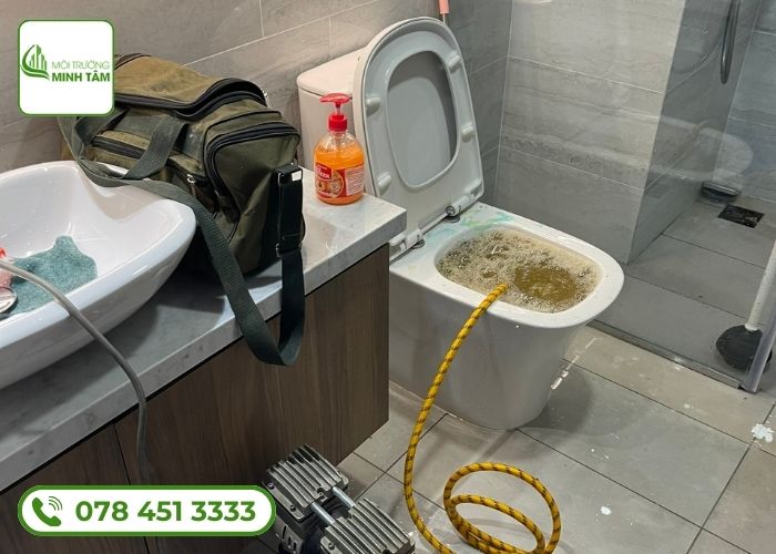 Thông tắc bồn cầu tại An Lão, Hải Phòng – Xử lý sạch sẽ, báo giá trước khi làm 8 thong-tac-bon-cau-tai-an-lao 6