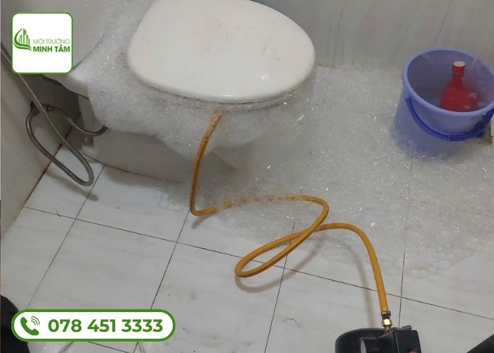 Thông tắc bồn cầu tại Hải An, Hải Phòng – Xử lý nhanh, không gây bẩn sàn nhà 9 thong-tac-bon-cau-tai-hai-an 1