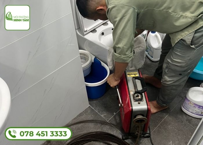 Thông bồn cầu nghẹt Phú Thuận, Q7 – Bảo hành 12 tháng 9 thong-bon-cau-nghet-phu-thuan-3