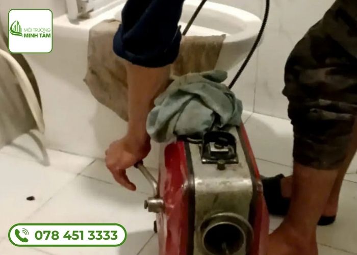 Thông tắc bồn cầu tại Gia Bình, Bắc Ninh - Nhanh gọn, chuyên nghiệp 12 thong-tac-bon-cau-tai-gia-binh (2)